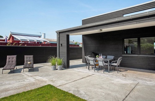 Sæby House | Beautiful home in Sæby with harbor view