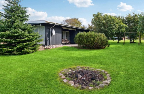 Samsø House | Beautiful home in Samsø with kitchen