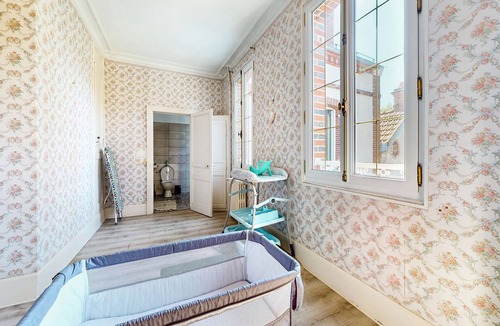 Sens House | Beautiful home in Sens with WiFi