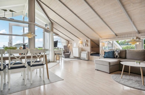 Grønninghoved Strand House | Beautiful home in Sjølund with sauna