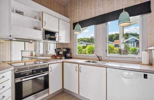 Grønninghoved Strand House | Beautiful home in Sjølund with sauna