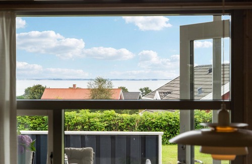 Grønninghoved Strand House | Beautiful home in Sjølund with sauna