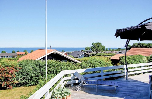 Grønninghoved Strand House | Beautiful home in Sjølund with sauna