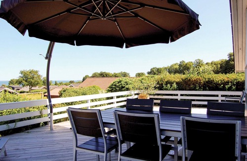 Grønninghoved Strand House | Beautiful home in Sjølund with sauna