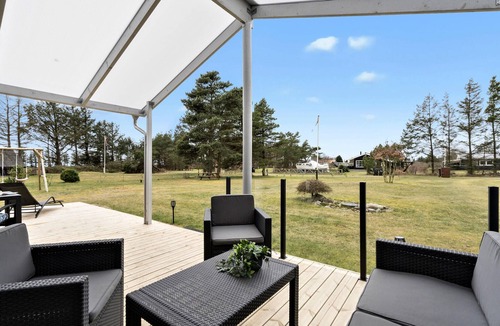 Skjern House | Beautiful home in Skjern with kitchen
