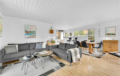 Skjern House | Beautiful Home In Skjern With Kitchen