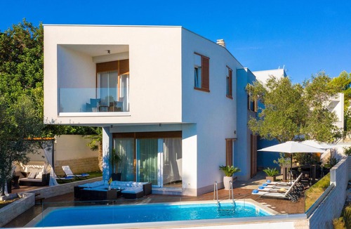 Slatine House | Beautiful home in Slatine