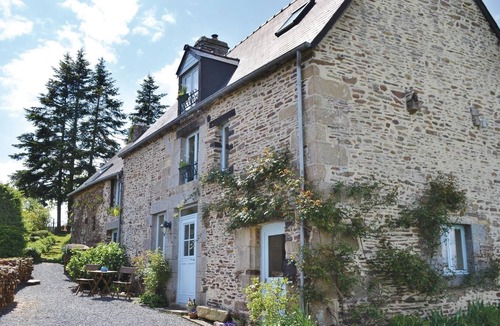 Sougeal House | Beautiful home in Sougeal with kitchen