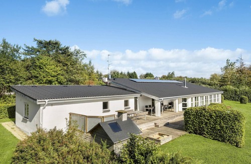 Lihme House | Beautiful home in Spøttrup with WiFi