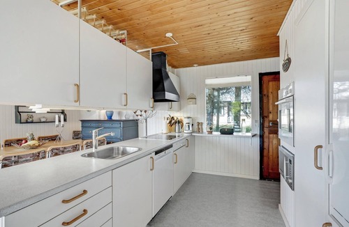 Spøttrup House | Beautiful home in Spøttrup with kitchen