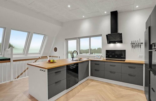 Lihme House | Beautiful home in Spøttrup with WiFi