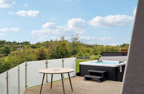 Lihme House | Beautiful home in Spøttrup with WiFi