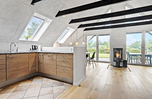 Spøttrup House | Beautiful home in Spøttrup with kitchen