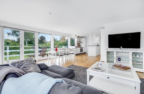 Strøby Ladeplads House | Beautiful home in Strøby with house sea view