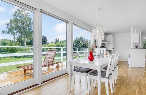 Strøby Ladeplads House | Beautiful home in Strøby with house sea view