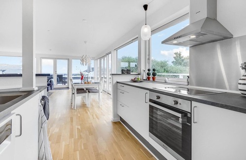 Strøby Ladeplads House | Beautiful home in Strøby with house sea view
