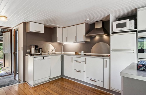 Remmer Strand House | Beautiful home in Struer with kitchen