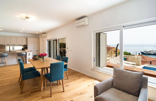Sumartin House | Beautiful home in Sumartin with sauna