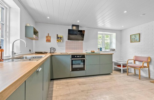 Svaneke House | Beautiful home in Svaneke with kitchen