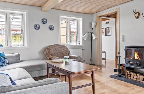 Svaneke House | Beautiful home in Svaneke with kitchen