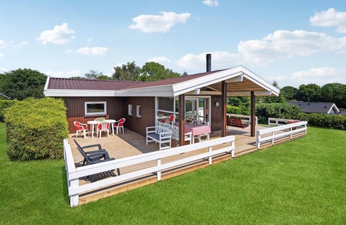 Mommark Strand House | Beautiful home in Sydals with sauna