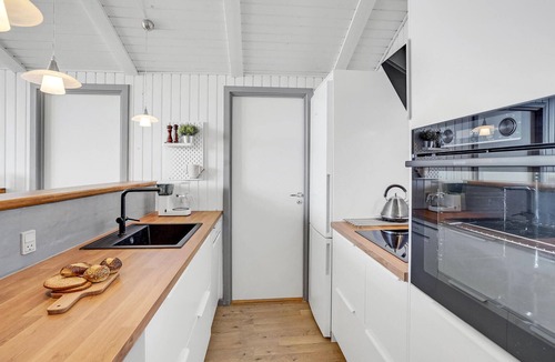 Mommark Strand House | Beautiful home in Sydals with sauna