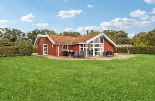 Mommark Strand House | Beautiful home in Sydals with sauna