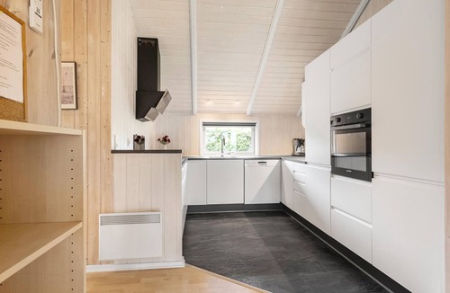Mommark Strand House | Beautiful home in Sydals with sauna