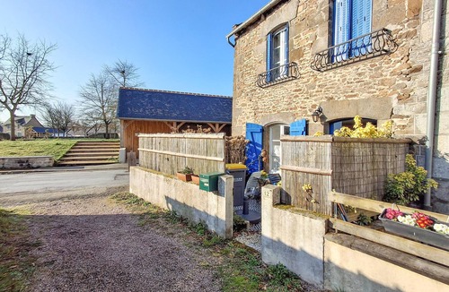 Taden House | Beautiful home in Taden with WiFi