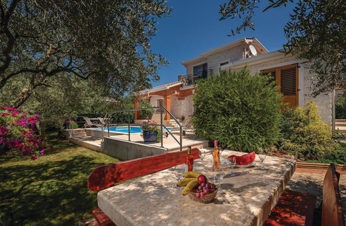 Vabriga House | Beautiful home in Tar