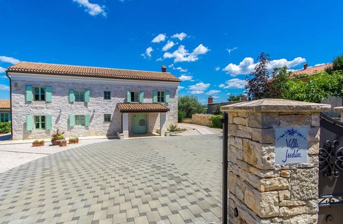 Tar House | Beautiful home in Tar