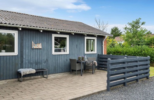 Skaven Strand House | Beautiful home in Tarm with WiFi