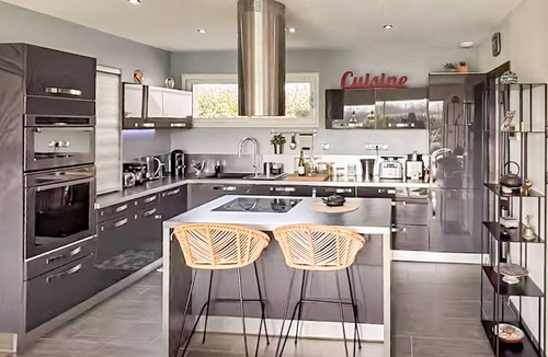 Tarnes House | Beautiful home in Tarnès with sauna