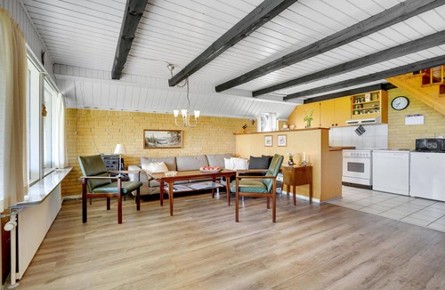 Thyholm House | Beautiful home in Thyholm with WiFi