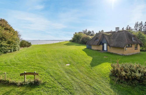 Thyholm House | Beautiful home in Thyholm with WiFi