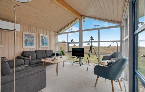 Thyholm House | Beautiful Home In Thyholm With Wifi