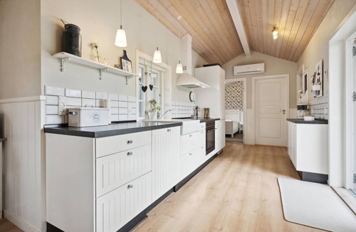 Arrild Ferieby House | Beautiful home in Toftlund with WiFi