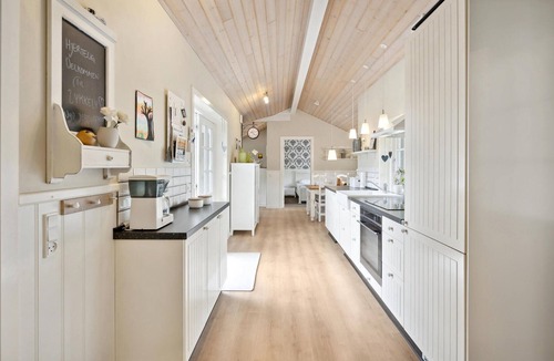 Arrild Ferieby House | Beautiful home in Toftlund with WiFi