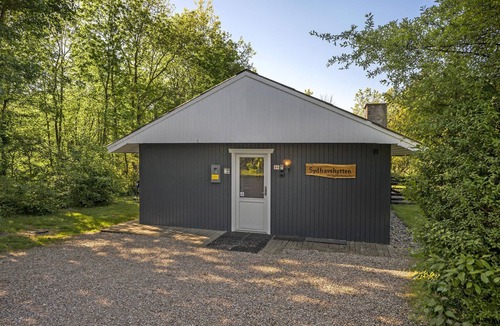 Arrild Ferieby House | Beautiful home in Toftlund with WiFi