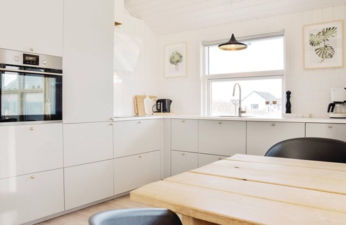 Fjand Badeby House | Beautiful home in Ulfborg with kitchen