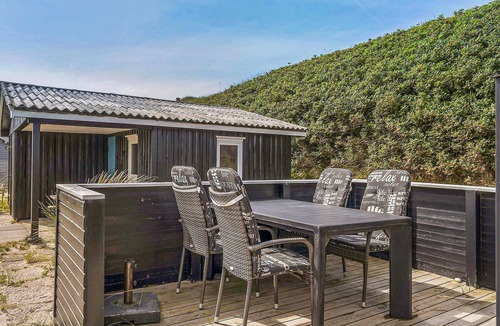 Fjand Badeby House | Beautiful home in Ulfborg with kitchen