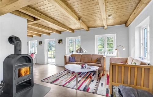 Øhuse House | Beautiful Home In Ulfborg With Kitchen