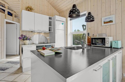 Marielyst House | Beautiful home in Væggerløse with WiFi