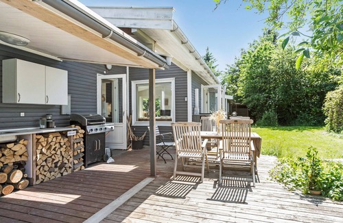 Holloselund House | Beautiful home in Vejby with kitchen