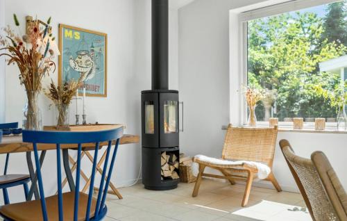 Holloselund House | Beautiful Home In Vejby With Kitchen