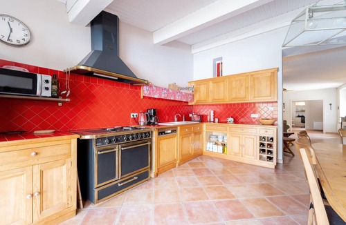 Villegly House | Beautiful home in Villegly with kitchen