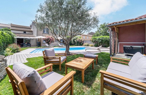 Villegly House | Beautiful home in Villegly with kitchen