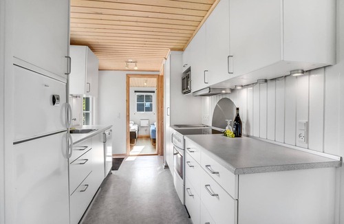 Vinderup House | Beautiful home in Vinderup with kitchen