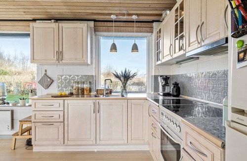 Vinderup House | Beautiful home in Vinderup with WiFi