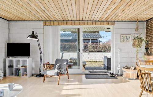 Vinderup House | Beautiful Home In Vinderup With Wifi